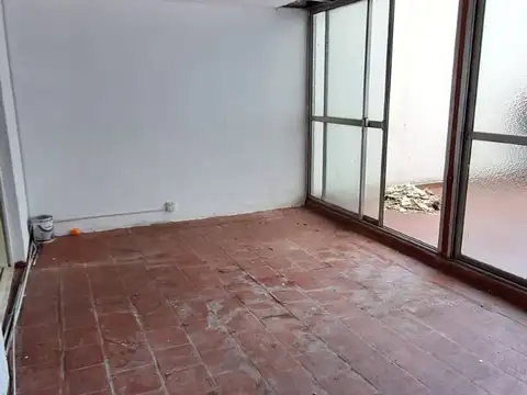 VILLA DEVOTO. SANABRIA 4700. DTO.3 AMBA REFACCIONAR CON 2 PATIOS Y COCHERA BAJAS EXPENSAS