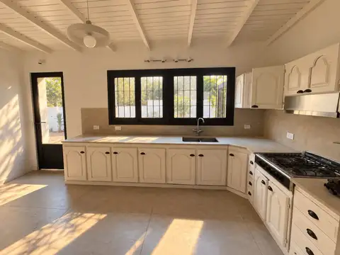 Casa 5 ambientes con 3 baños