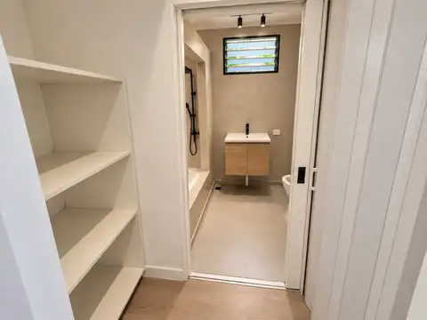 CASA EN VENTA 5 AMBIENTES PILETA QUINCHO ADROGUE