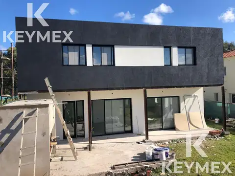 VENTA CASA DE 3 DORMITORIOS EN MIRALAGOS