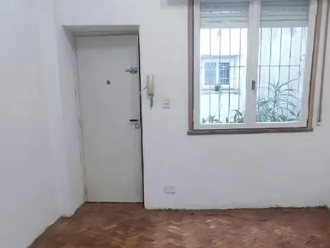 2 ambientes y medio con patio super luminoso
