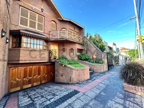 Casa 5 ambientes de categoría - acepta permuta! VILLA DEVOTO