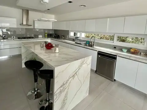 Venta casa al lago barrio El Golf, Nordelta