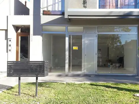 Local comercial a metros de avenida freyre