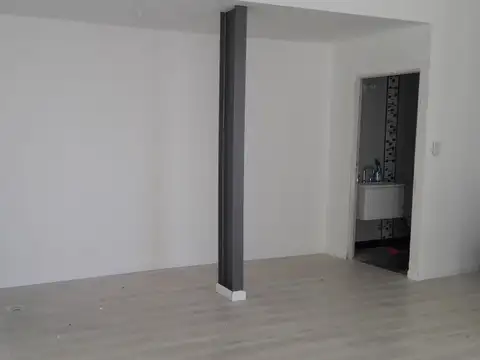 Local comercial a metros de avenida freyre