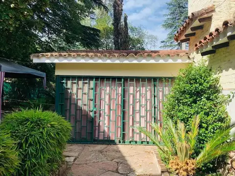 VENTA CASA 2 DORMITORIOS C/PILETA + DEPARTAMENTO TIPO DUPLEX