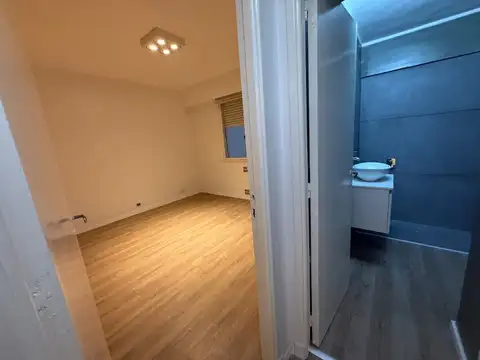 Azcuénaga 1000, Piso 1