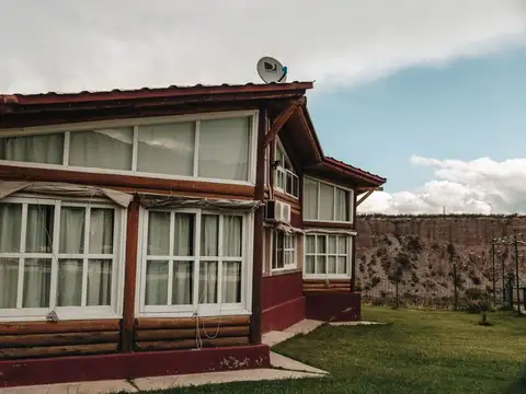 Casa 8 ambientes con 4 baños