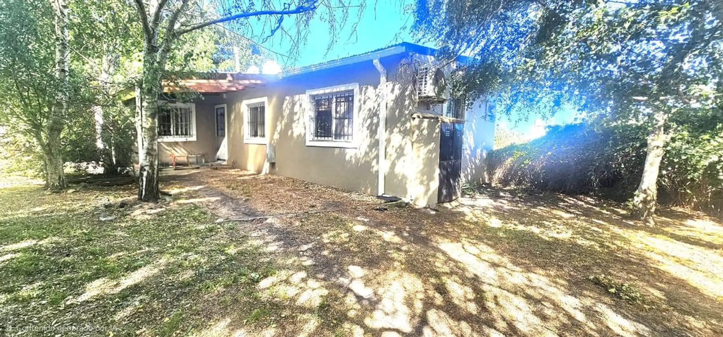 Venta casa 3, cochera y amplio parque ACANTILADOS