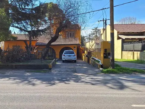 Casa en venta de 4 dormitorios en Villa Elisa