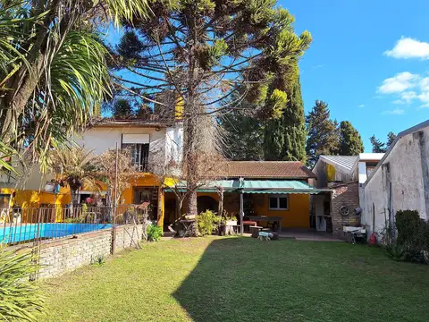 Casa en venta de 4 dormitorios en Villa Elisa