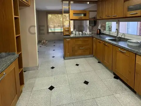 Casa 5 ambientes con 3 baños