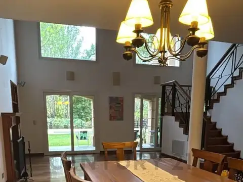 Casa en Alquiler de 3 dormitorios