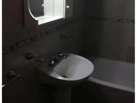 Dos ambientes con entrepiso (2da habitación) y terraza - cochera