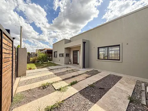 Casa en Funes City (calle Mármol 826)