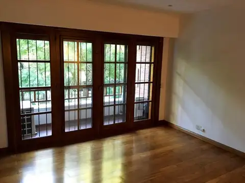 CASA 5 AMBIENTES EN ALQUILER EN MARTÍNEZ