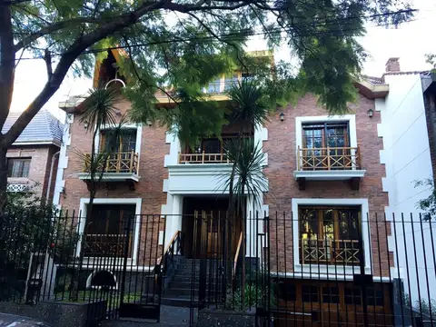 CASA 5 AMBIENTES EN ALQUILER EN MARTÍNEZ