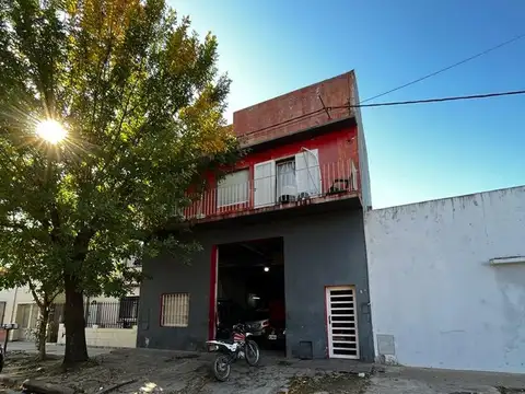 SE VENDE GALPON + DEPTO EN PLANTA ALTA DE 3 DORM