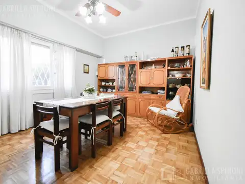 Casa 5 ambientes con 3 baños
