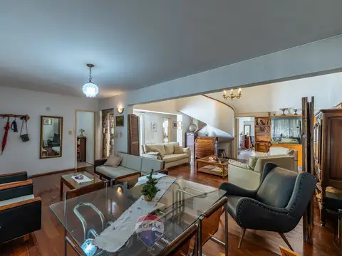 Venta casa 4 dorm, escritorio, pileta. Córdoba Cap