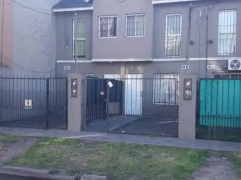 Pringles 800, Piso PB