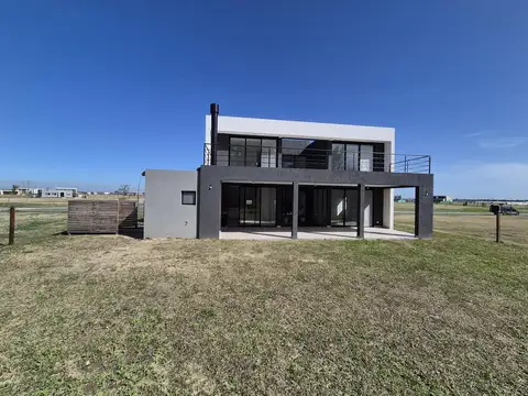 VENTA CASA EN PUERTOS DEL LAGO NATIVAS- VISTA A LA RESERVA