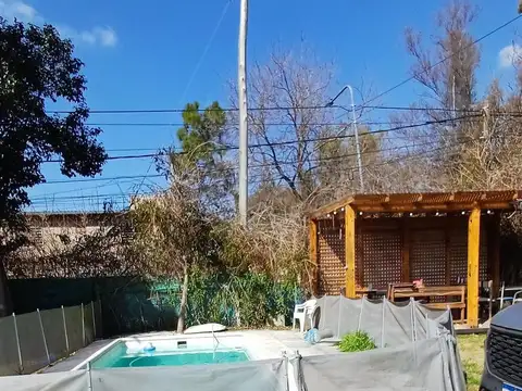 Casa en Alquiler con 2 cocheras