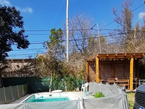 Casa en Alquiler con 2 cocheras