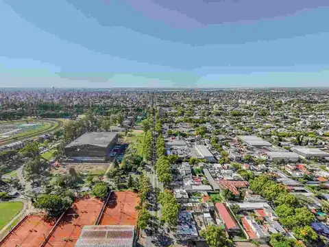 LOTE SOBRE BOULEVARD CON VISTA AL PARQUE EN VENTA