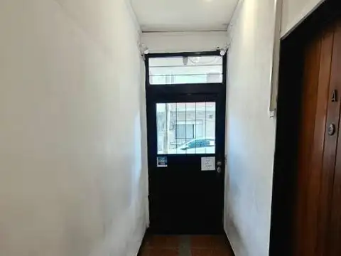 Pringles 3800, Piso 1