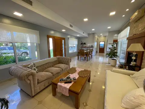 Casa en Alquiler de 3 dormitorios