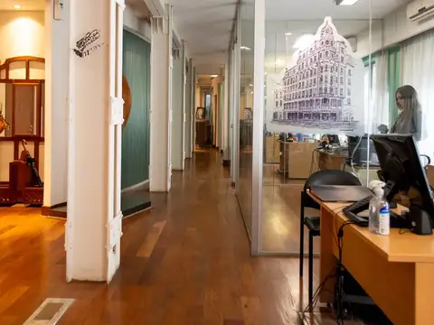 OFICINA DE CATEGORÍA, RECICLADA A NUEVO. 315 m2. APTA VIVIENDA.