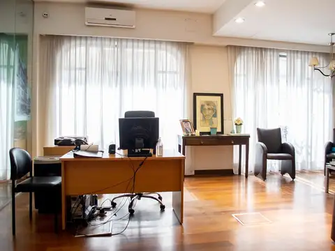 Oficina 10 ambientes con 7 baños