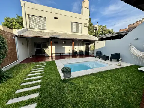 Casa 6 ambientes con 2 baños