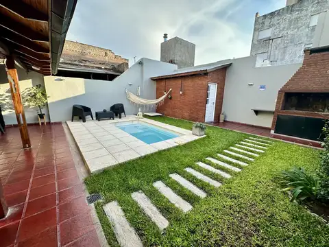 Casa en Venta con 1 cochera