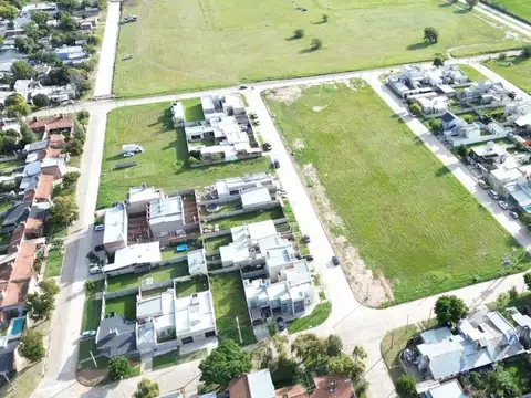 Se vende lote en Masneri y Barberis (Lote 20)