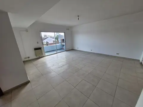 VENTA DEPARTAMENTO 2AMB. BALCON. PARRILLA. COCHERA. CASEROS