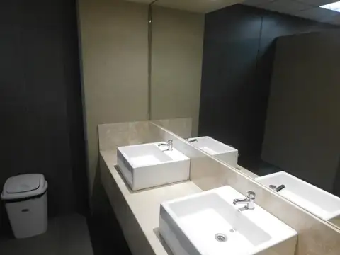 Oficina en Venta con 6 cocheras