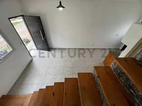 Venta Departamento depto dúplex 2 ambientes Los Polvorines con cochera y patio Villa de mayo