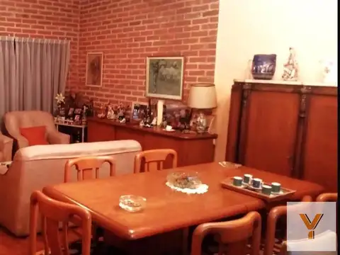 Casa 5 ambientes con 2 baños