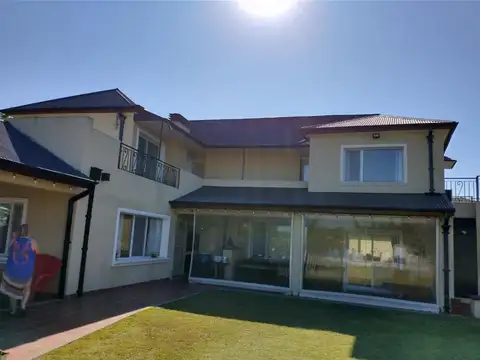 Casa 5 ambientes con 5 baños