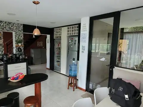 Casa 5 ambientes con 2 baños