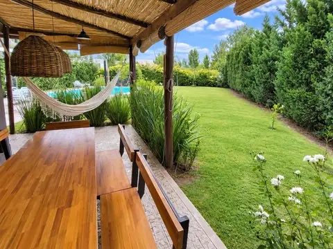 Casa 5 ambientes con 2 baños