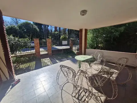 VENTA CASA DOS DORMITORIOS CON BAJADA AL RIO TANTI