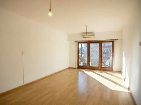 VENTA MONOAMBIENTE AL FRENTE LUMINOSO BECCAR