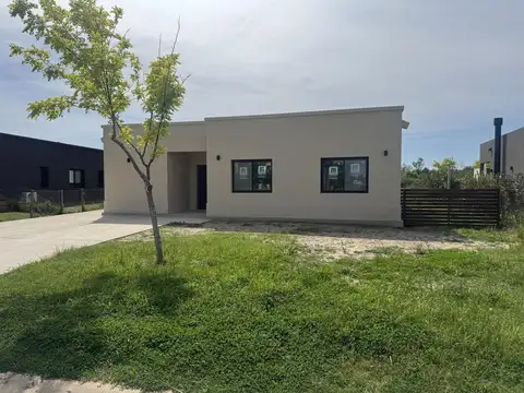 Casa en venta en Venta en Acacias, Puertos del Lago, Escobar -  4 ambientes