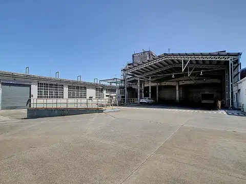 En Pque logist, Deposito de 6500 m2 en planta, excelente estado, dividido en 4 naves interconectadas