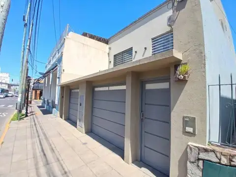 Moderno PH tipo Casa, al frente, en 2 plantas, Piñeyro, Avelllaneda, VENTA