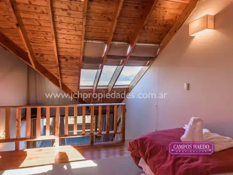 HOSTERÍA CON EXCELENTE VISTA AL LAGO NAHUEL HUAPI