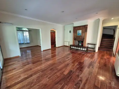 Casa 10 ambientes con 6 baños